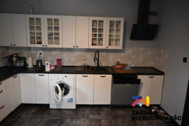 Dom z zabudowaniami Bytomiec